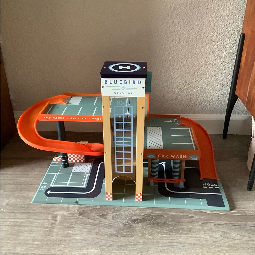 Tender Leaf Toys  Wooden Garage